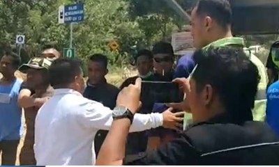 Download Video: Dilarang Pantau Proses Evakuasi Longsor di Tambang Emas, Keluarga Korban Protes