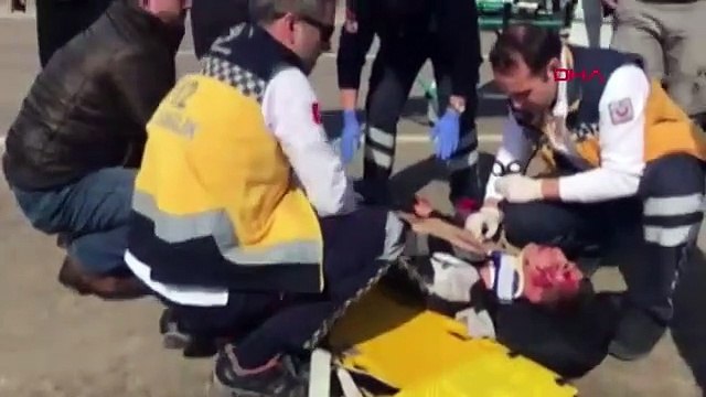 Cezaevine götürülürken polis aracından atladı