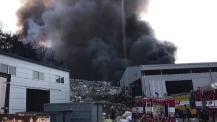 성주 폐기물 야적장 불...사흘째 진화 중 / YTN