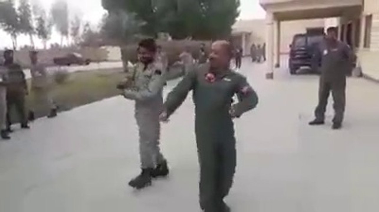 Pakistani Air Force youths dance پاکستان ائیر فورس کے جوانوں کا رقص l Chetta Chola Sivay  Darzai چٹا چولا سیوے درزی