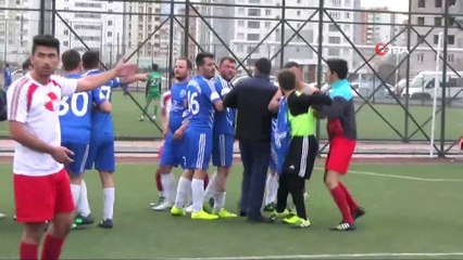 Amatör maçta büyük kovalamaca ve kavga