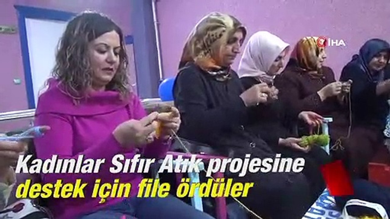 Kadınlar Sıfır Atık projesine destek için file ördü