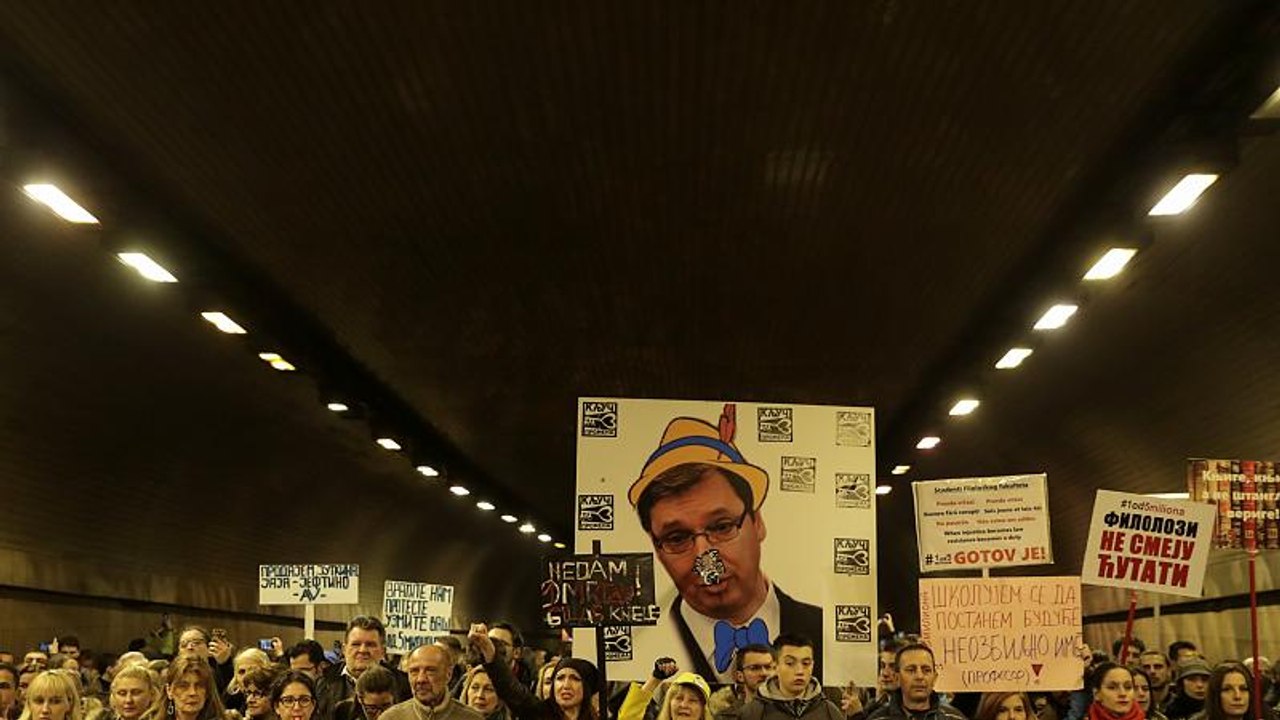 „pinocchio“-protest gegen aleksandar vučić