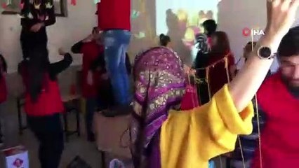 Gönüllü Gençler, Köy okuluna kütüphane kurdu