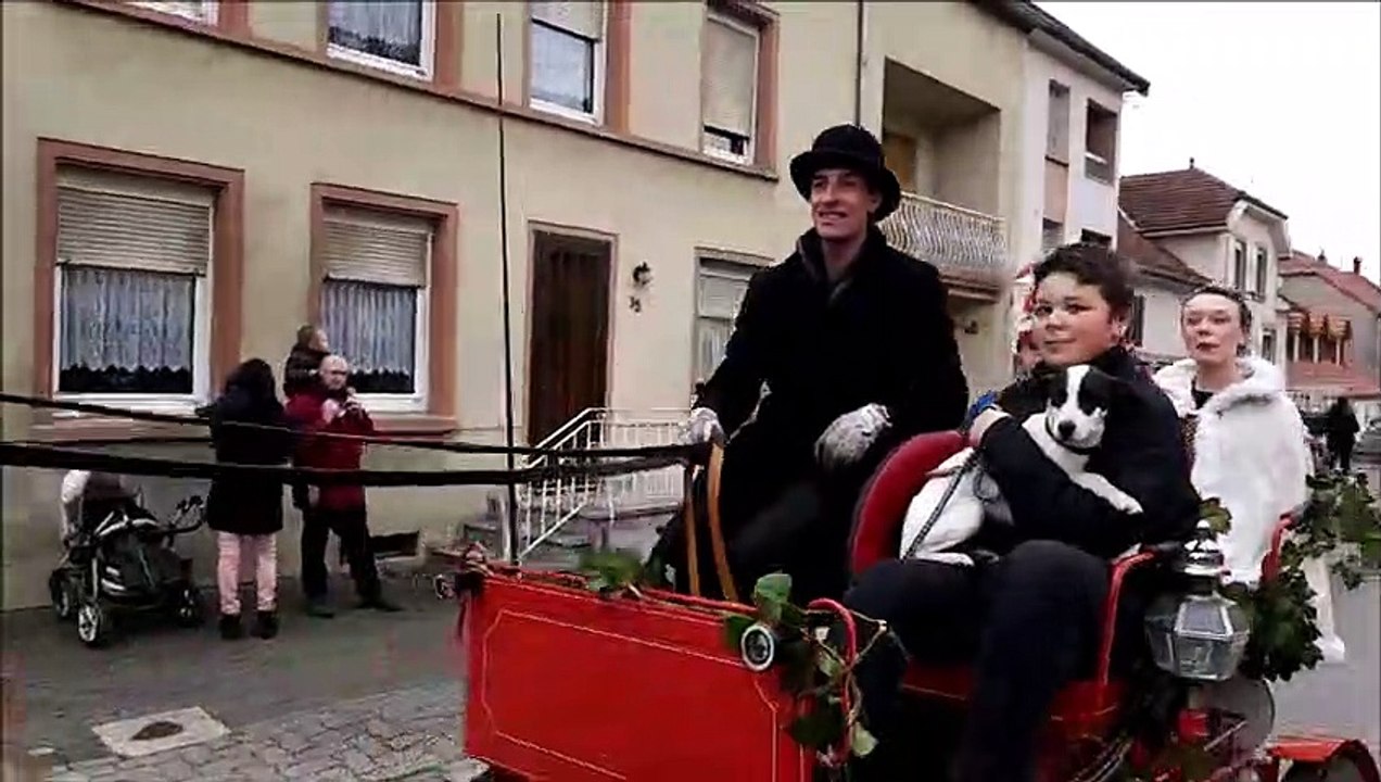 Niderviller : des centaines de spectateurs dans les rues pour le défilé du carnaval