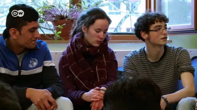 Solidarity with refugees - German school children fight for their friends | DW Documentary