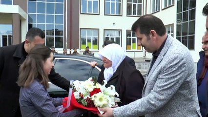 Şehit annesi, oğlunun ismini okulda görünce duygulandı - SİVAS