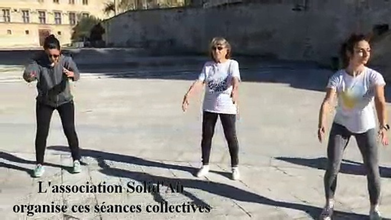 Elle célèbre la fête des grands-mères baskets aux pieds a Avignon