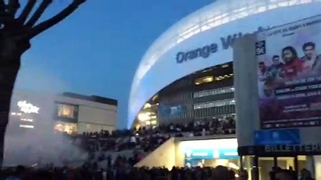 OM-Saint-Étienne : foule des grands soirs et premiers fumigènes devant le Vélodrome