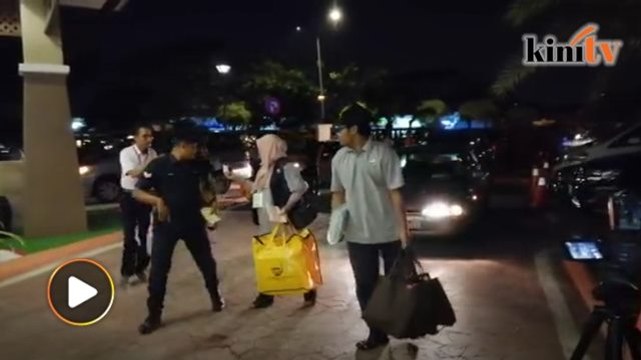 Peti undi tiba di pusat penjumlahan, BN mendahului