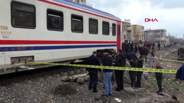 Raylarda kulaklıkla müzik dinlerken tren çarptı