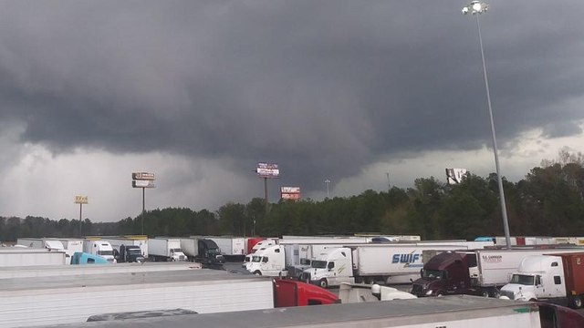 گردباد در جنوب آمریکا دست‌کم ۲۳ کشته بر جا گذاشت