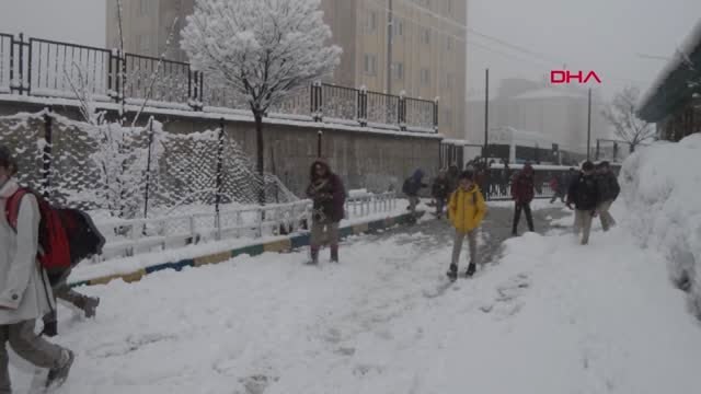 Hakkari Başkale ve Muradiye İlçelerinde Okullara Kar Tatili