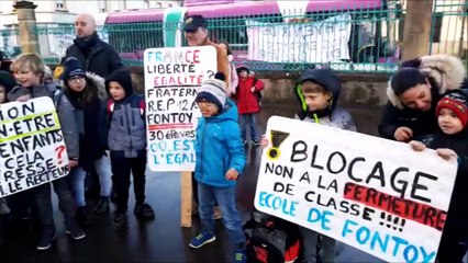 Fontoy : manifestation devant l'école