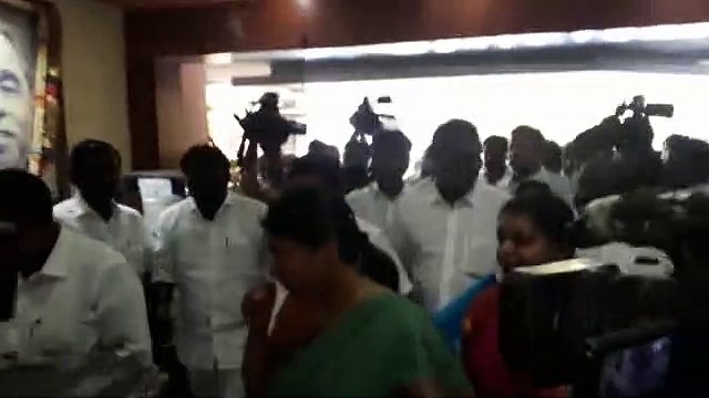 தூத்துக்குடியில் திமுக சார்பில் போட்டியிட கனிமொழி விருப்பமனு அளித்தார்!-வீடியோ