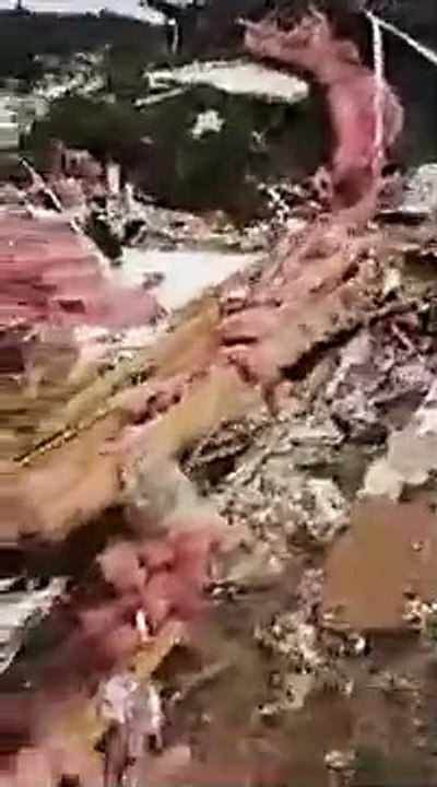 Vidéo de la tornade en Alabama qui a fait 25 morts aux Etats-Unis