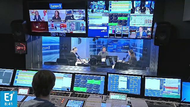 BEST OF - Nicolas Sarkozy : Avec les Kids United, Charles Aznavour était le seul chanteur que je pouvais regarder dans les yeux (Canteloup)