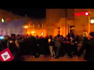 اتفرج | الأمن يعتدي على الجمهور في حفل محمد منير بجامعة القاهرة