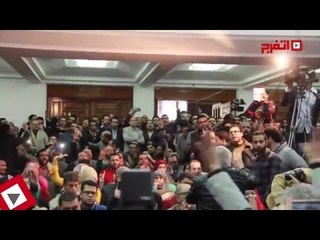 اتفرج | الأطباء يهتفون: الداخلية بلطجية