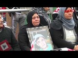 اتفرج | دموع والدة أحد شهداء مجزرة الدفاع الجوي بمسيرة الوايت نايتس