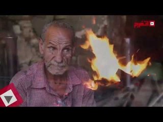 اتفرج | حكاية «عم صلاح» شيخ عمال حارة النحاسيين