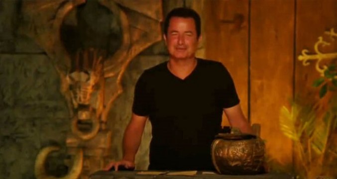Survivor'da, Acun Ilıcalı ve Okay Arasındaki Diyalog Güldürdü