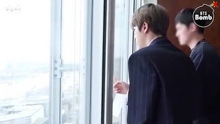 [LEGENDADO] [BANGTAN BOMB] Standing in front of the window - BTS