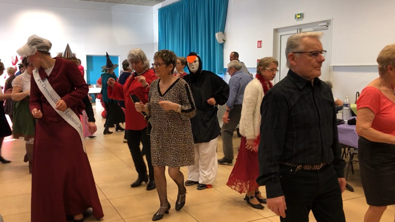 Ambiance au bal des toujours jeunes