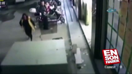 Üstüne dolap düşen çocuk yaşamını yitirdi