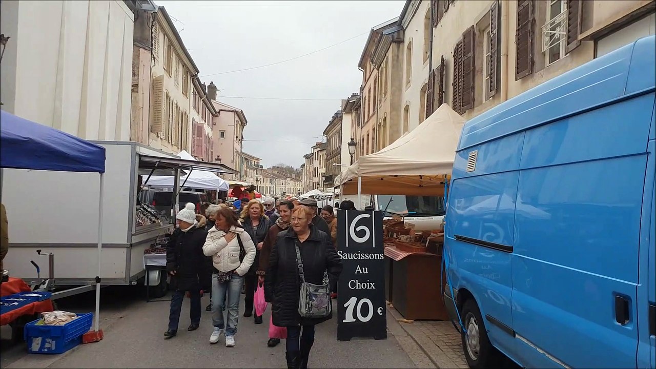 Lunéville : la Foire Grasse entre vent, pluie et soleil