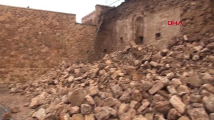Mardin Mardin Hükümet Konağının Duvarı Yıkıldı, Tarihi Mescit Kalıntıları Çıktı