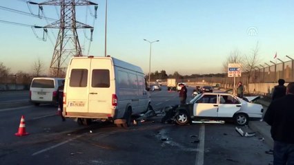 Refüjü aşan otomobil araçlara çarptı - İSTANBUL