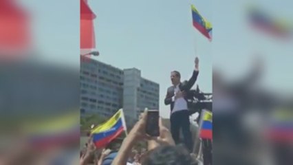 Viral: Guaidó entona el Himno Nacional en su natal estado Vargas