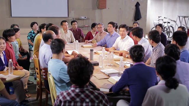 Filme evangélico Quem é meu Senhor Trecho 4 – Qual é a relação entre Deus e a Bíblia?