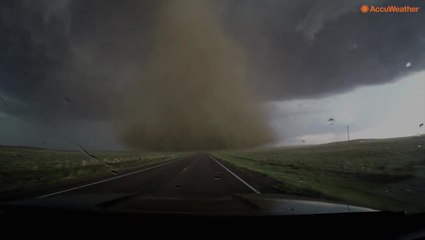 Скачать видео: AccuWeather's US tornado forecast shows 4 states face the highest risk this year