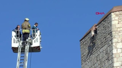 Tarihi Edirnekapı Surlarında İntihar Girişimi