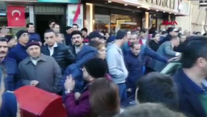 İstanbul- Soylu'nun Mitinginde Arabada Bırakılan Çocuk Cam Kırılarak Kurtarıldı