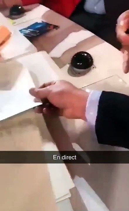 Booba signe le contrat du combat contre Kaaris avec OhPlai et les organisateur en direct sur TPMP