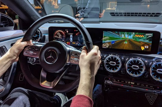 شاهد لعبة سوبر ماريو بتكنولوجيا ميرسيدس CLA