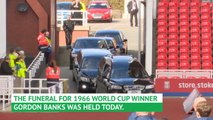 Fans and mourners pay tribute to Gordon Banks