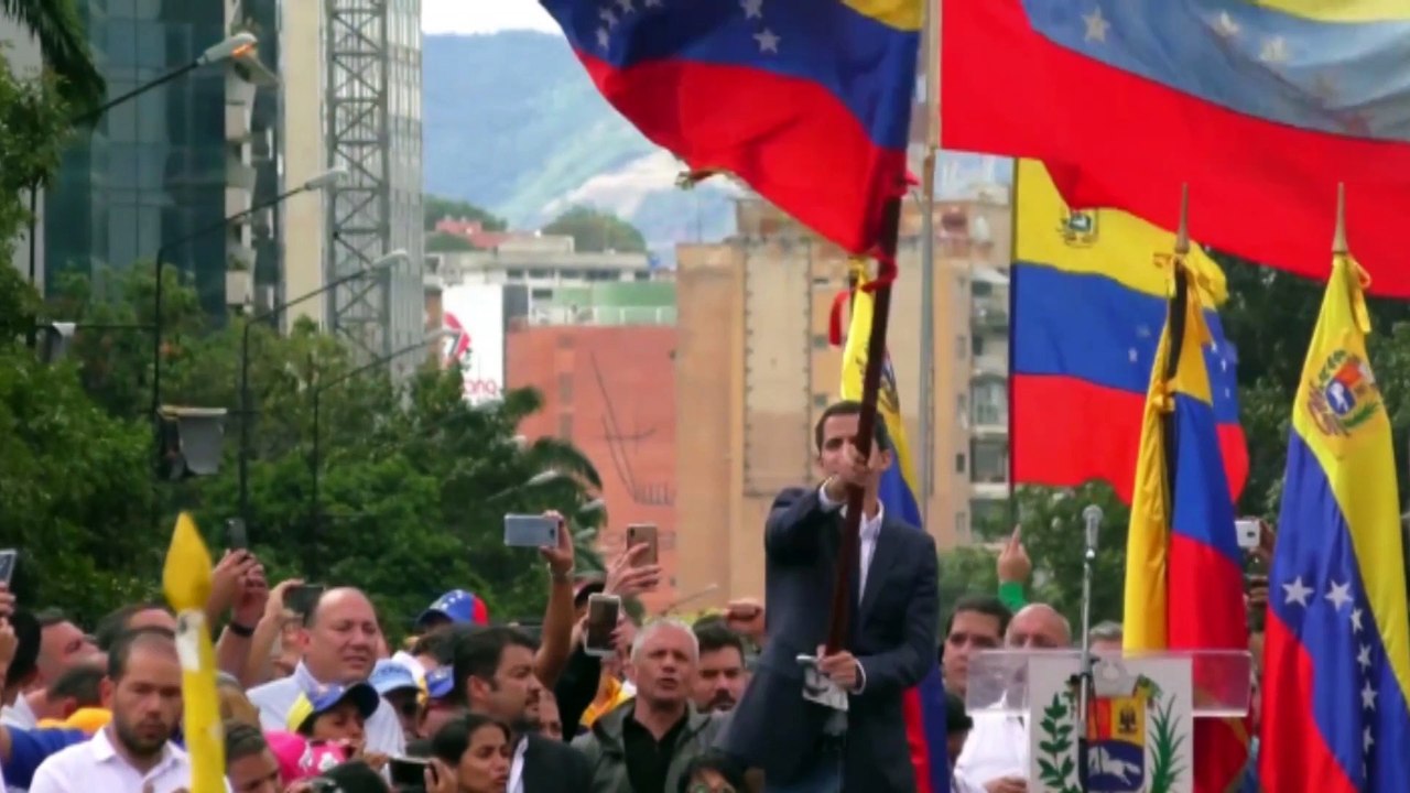 Guaidó llama a los venezolanos a movilizarse si le detienen