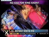 Shahrukh kisses Katrina Kaif at Screen Awards