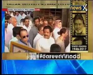 Скачать видео: Vinod Khanna dies at 70_ Amitabh Bachchan, Rishi Kapoor and others attend funeral