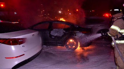 우울증 50대, 자기 차량에 방화...차 3대 타 / YTN