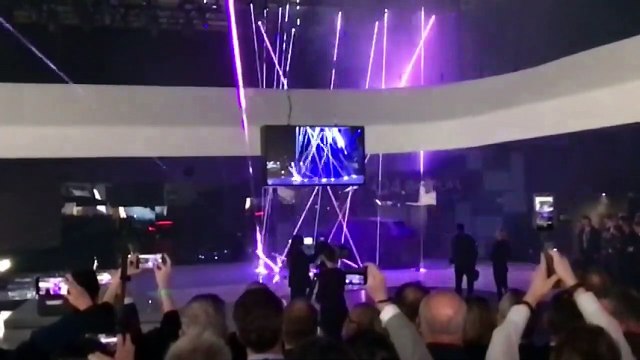 Audi Q4 e-tron markanın tam elektrikli orta ölçekli yeni SUV modeli