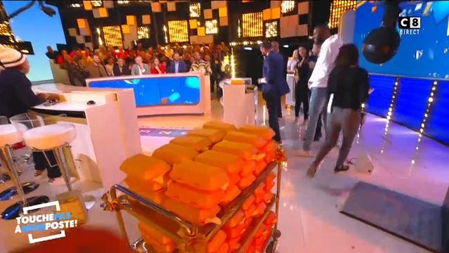 TPMP : Booba signe en direct un contrat pour combattre Kaaris sur un ring - Regardez