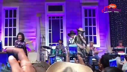 Bergaya Country Style, Aksi Inul Daratista Bikin Heboh!