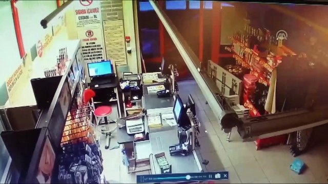 Kovalamaca sonucu yakalanan hırsızlık zanlıları tutuklandı - İSTANBUL
