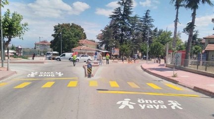 Trafikte Yeni Dönem! Yaya ve Okul Geçitlerine "Önce Yaya" Görselleri Çizilecek