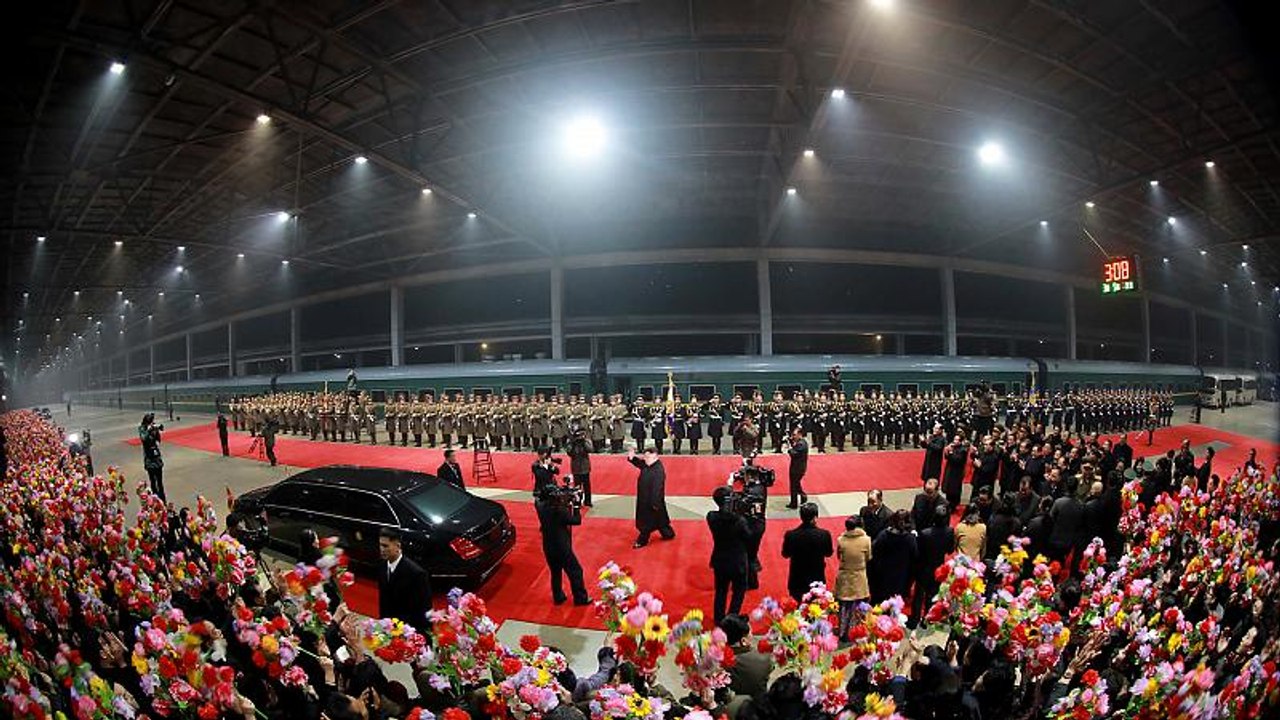 Ким Чен Ын триумфально вернулся в КНДР после са...